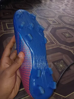 Sport Shoe/ታኬታ