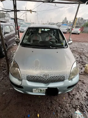 Toyota Vitz 2004 Silver