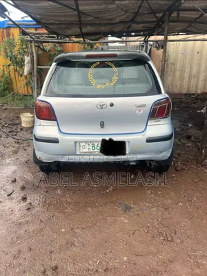 Toyota Vitz 2004 Silver