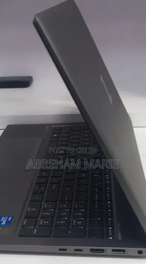New Laptop HP ZBook Firefly G8 16GB Intel Core i7 SSD 512GB