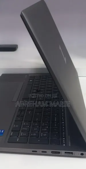 New Laptop HP ZBook Firefly G8 16GB Intel Core i7 SSD 512GB