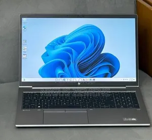 New Laptop HP ZBook Firefly G8 16GB Intel Core i7 SSD 512GB