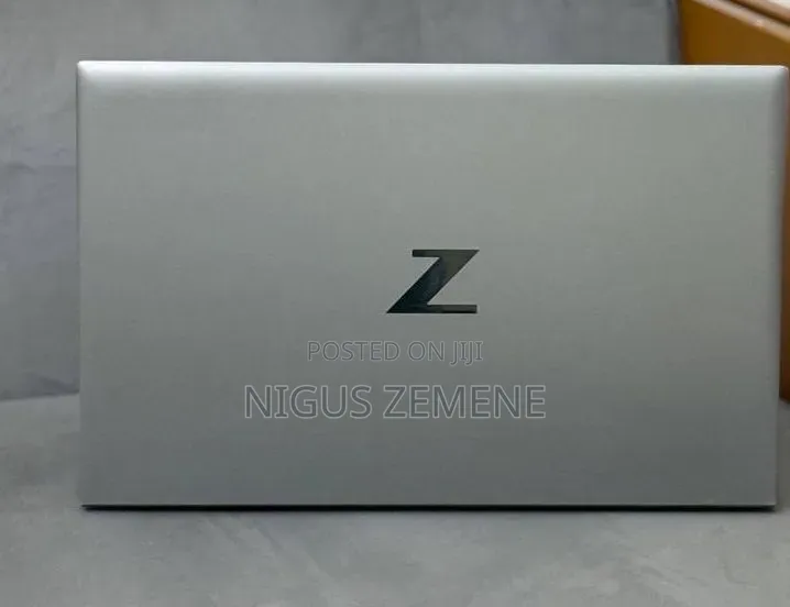 New Laptop HP ZBook Firefly G8 16GB Intel Core i7 SSD 512GB