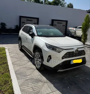 Toyota RAV4 Adventure 2021 White