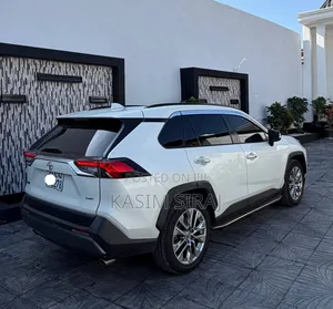 Toyota RAV4 Adventure 2021 White