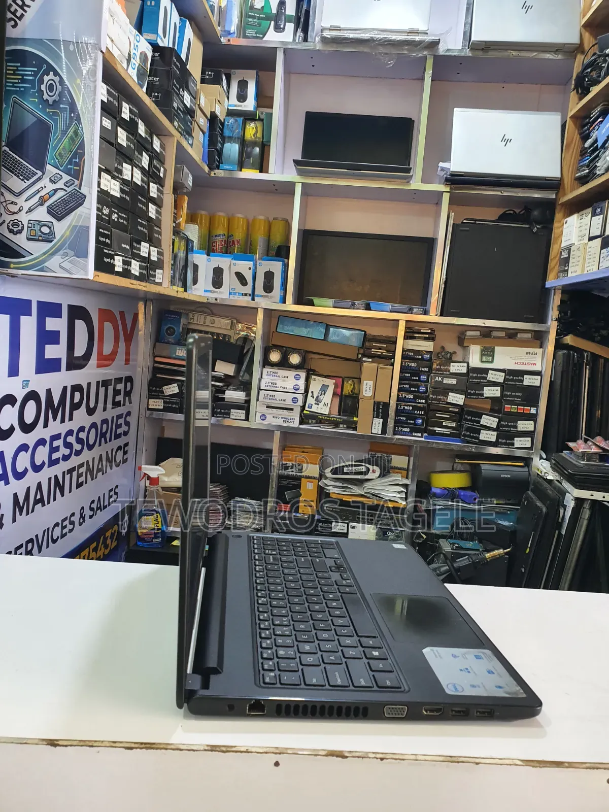 Laptop Dell Vostro 15 3578 4GB Intel Core i5 HDD 1T