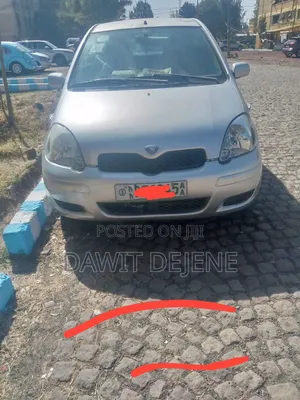 Toyota Vitz 2002 Silver