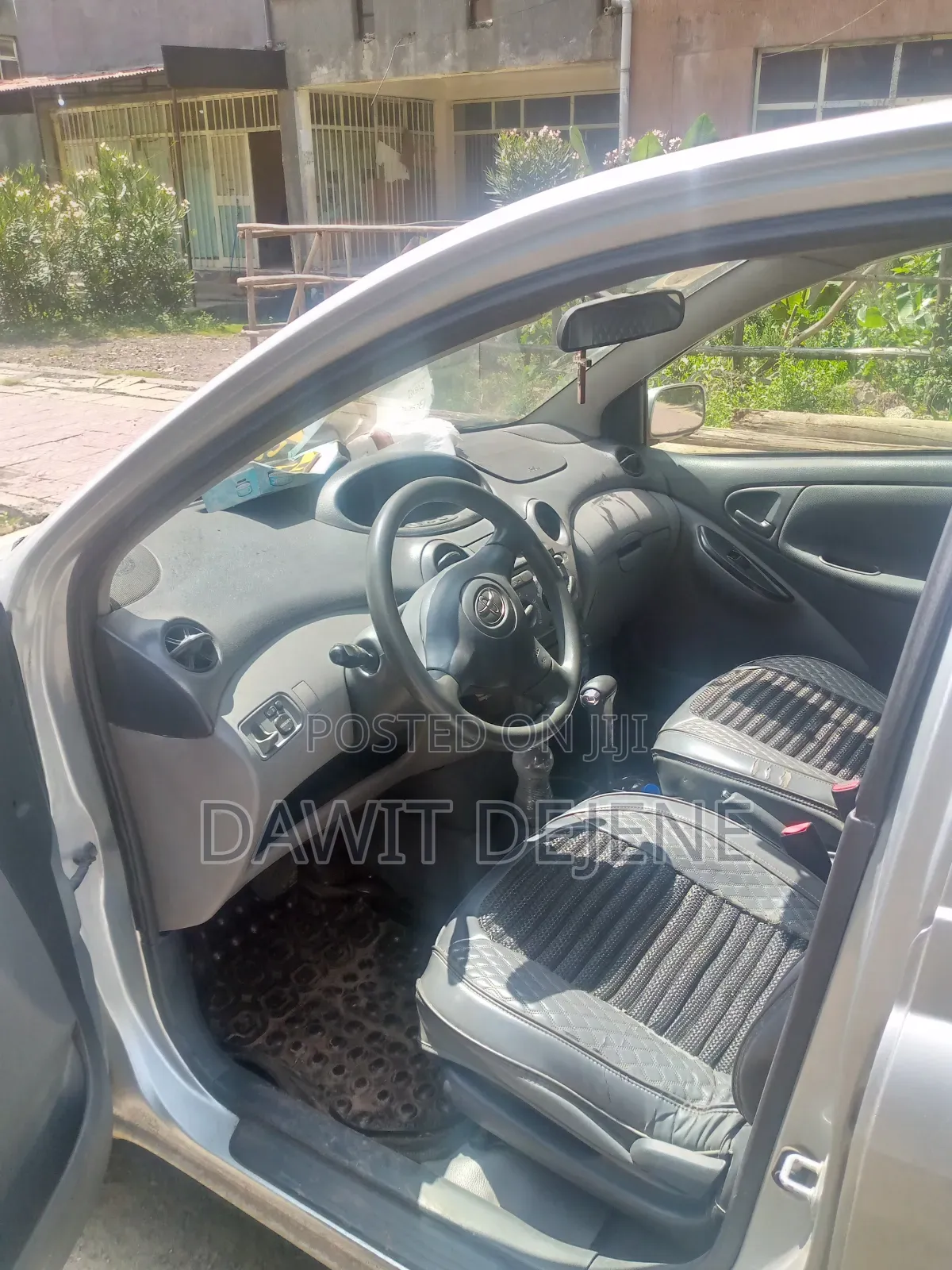 Toyota Vitz 2002 Silver