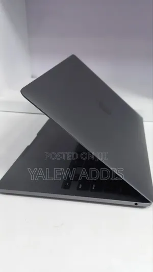 New Laptop Apple MacBook Pro 2020 M1 8GB Apple M1 SSD 256GB
