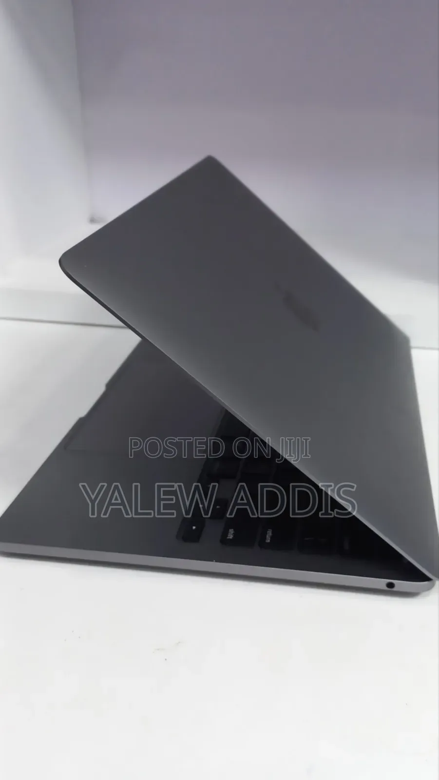 New Laptop Apple MacBook Pro 2020 M1 8GB Apple M1 SSD 256GB