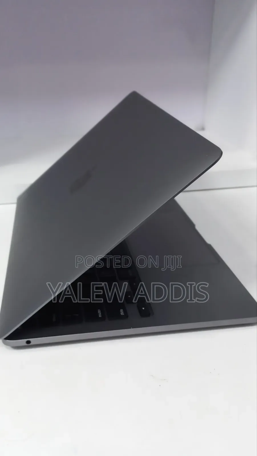 New Laptop Apple MacBook Pro 2020 M1 8GB Apple M1 SSD 256GB