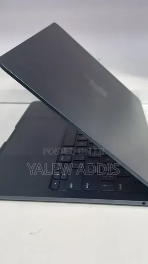 New Laptop Apple MacBook Air 2022 M2 8GB Apple M2 SSD 256GB