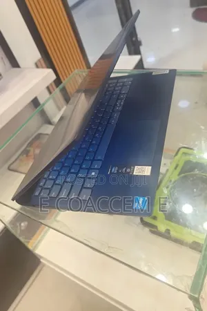 New Laptop Lenovo 8GB Intel Core i5 SSD 512GB