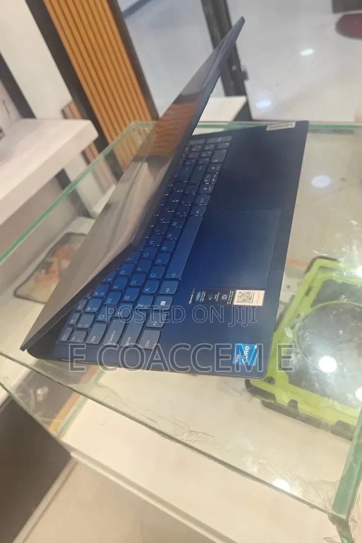 New Laptop Lenovo 8GB Intel Core i5 SSD 512GB