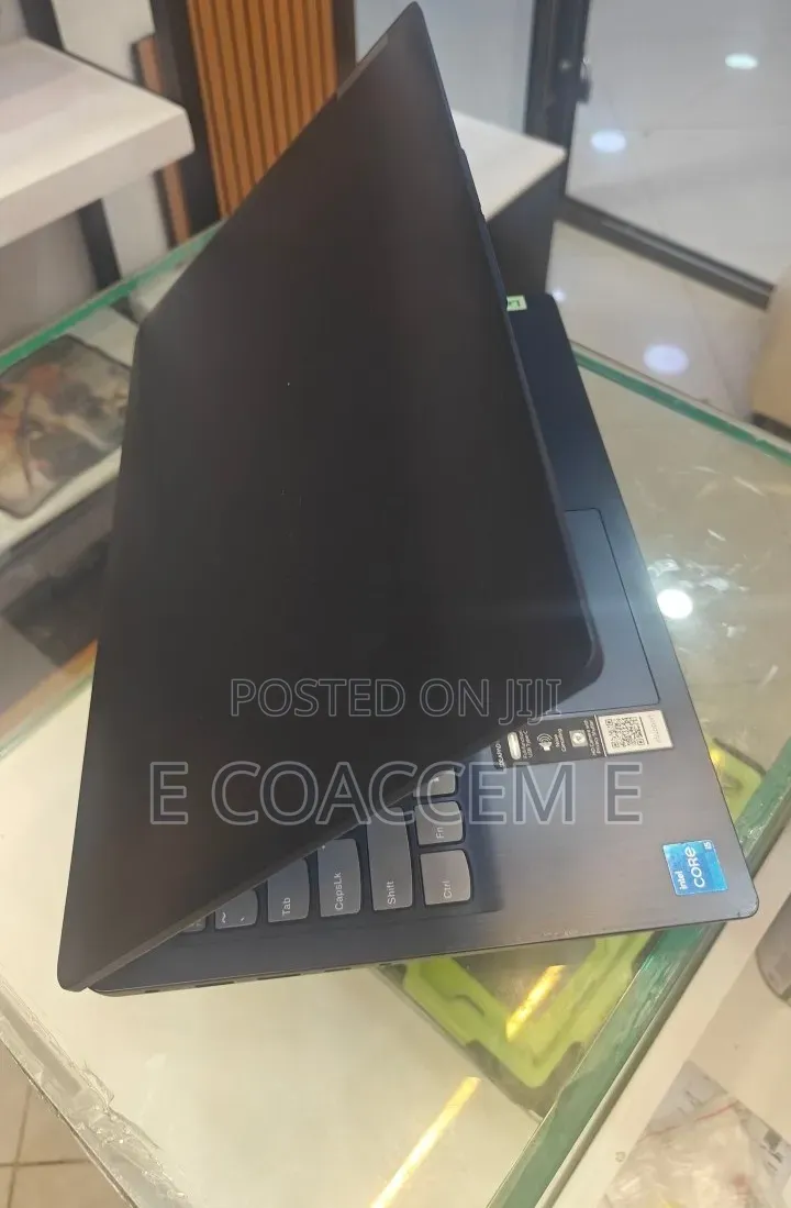 New Laptop Lenovo 8GB Intel Core i5 SSD 512GB