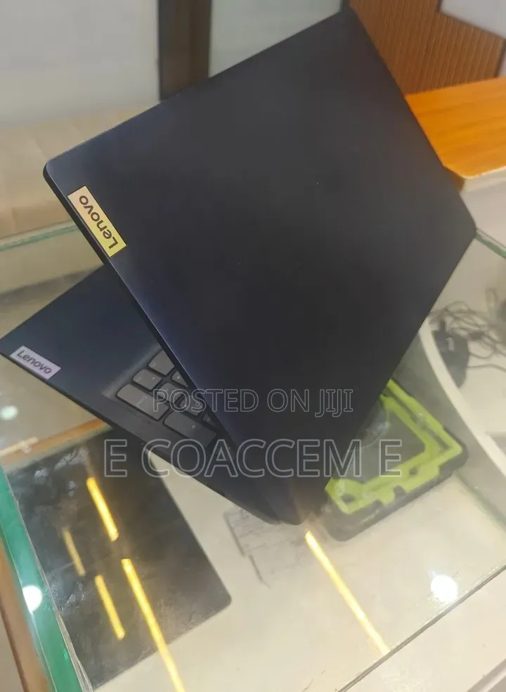 New Laptop Lenovo 8GB Intel Core i5 SSD 512GB