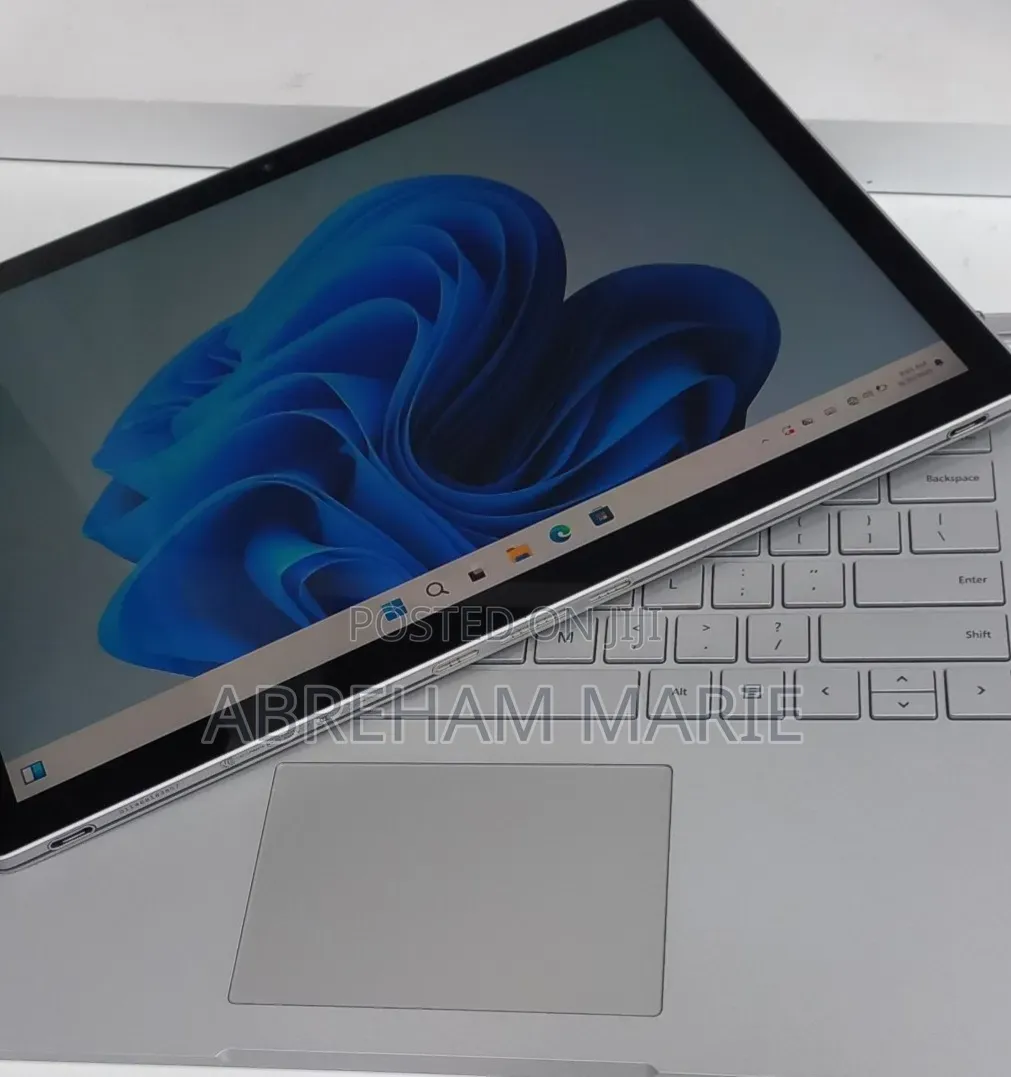 New Laptop Microsoft Surface Book 2 16GB Intel Core i7 SSD 512GB