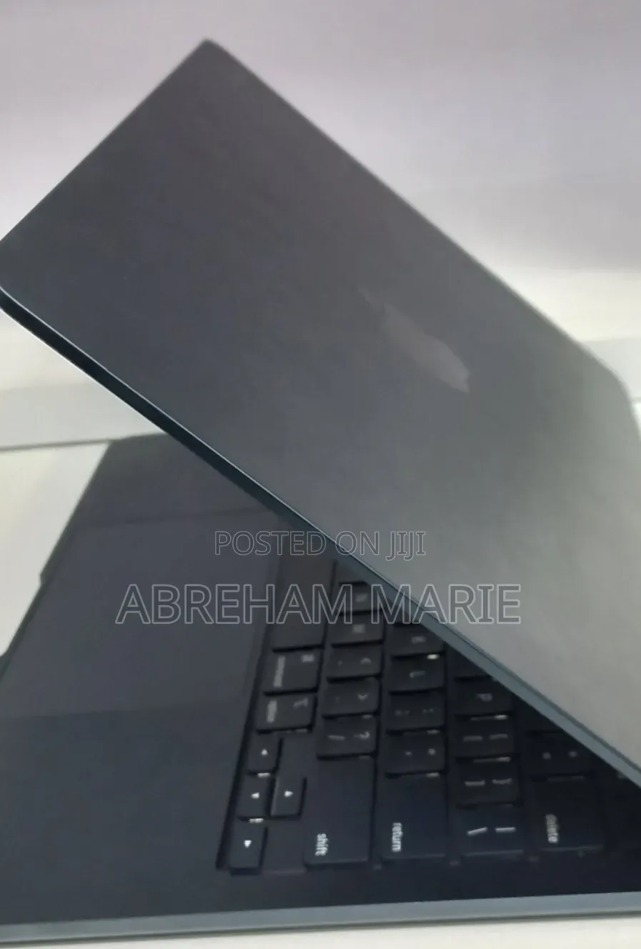 New Laptop Apple MacBook Air 2022 M2 8GB Apple M2 SSD 256GB