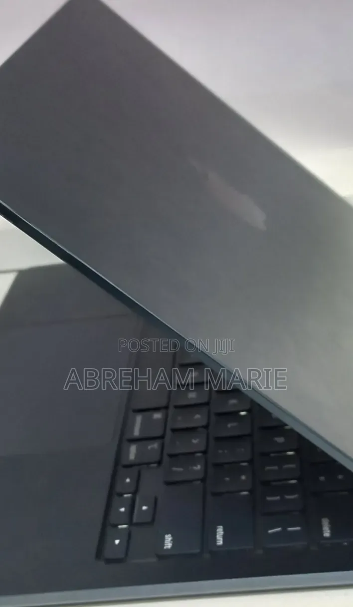 New Laptop Apple MacBook Air 2022 M2 8GB Apple M2 SSD 256GB