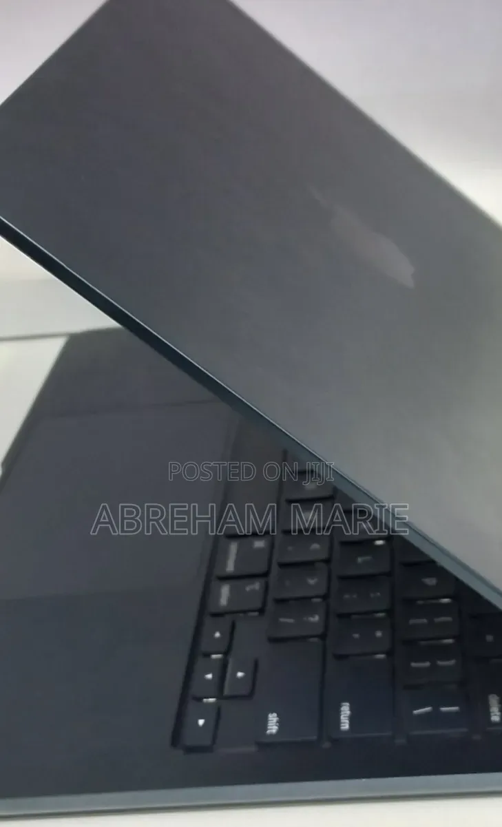New Laptop Apple MacBook Air 2022 M2 8GB Apple M2 SSD 256GB