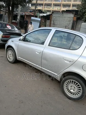 Toyota Vitz 2001 Silver