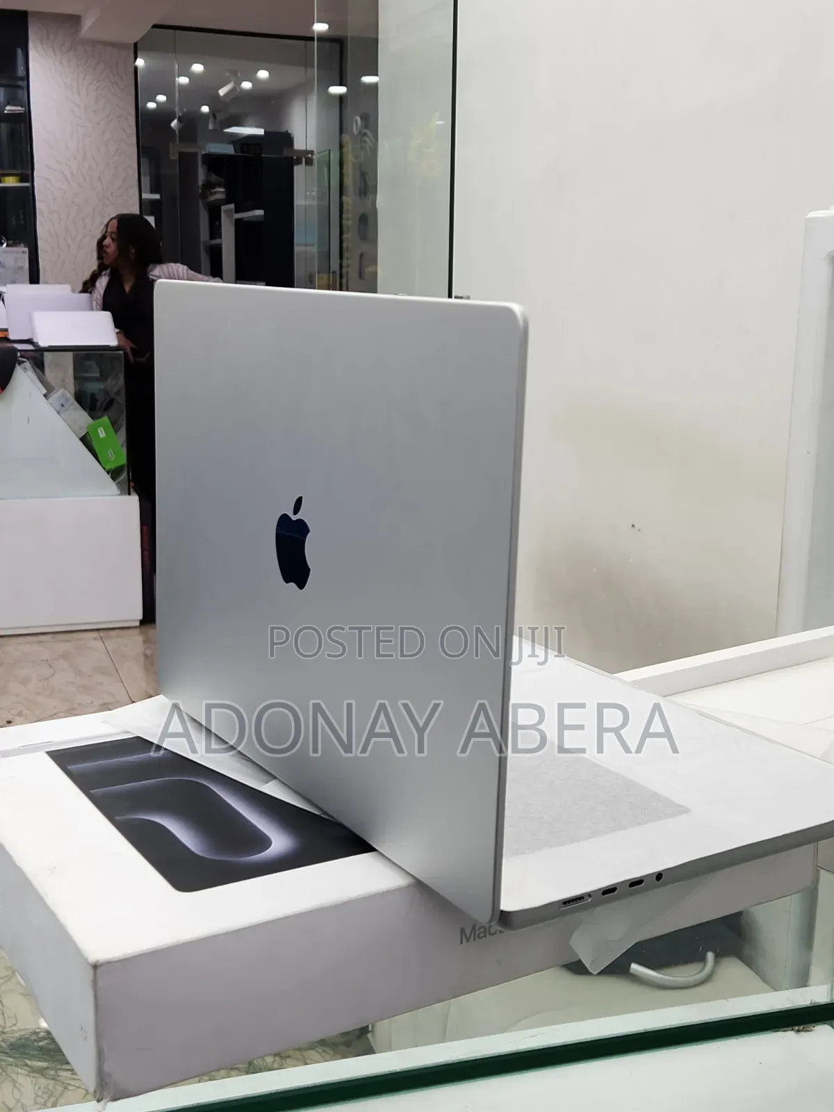 New Laptop Apple MacBook 48GB SSD 2T
