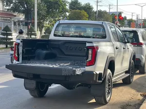 New Toyota Hilux 2026 Black