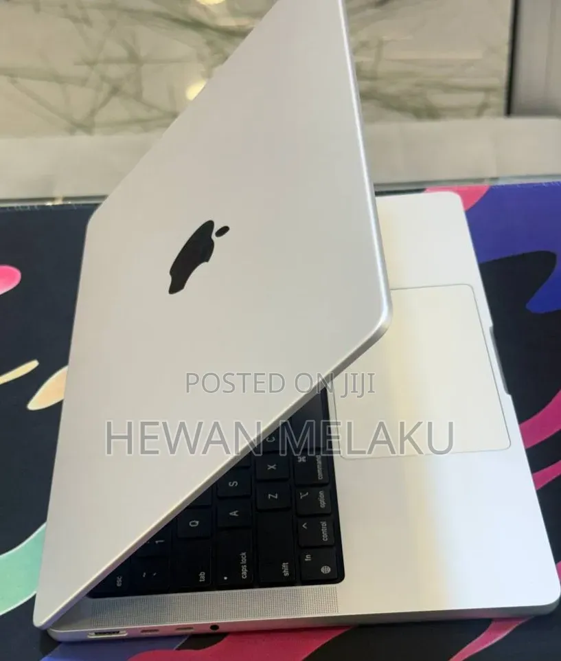 New Laptop Apple MacBook Pro 2021 M1 16GB Apple M1 SSD 512GB