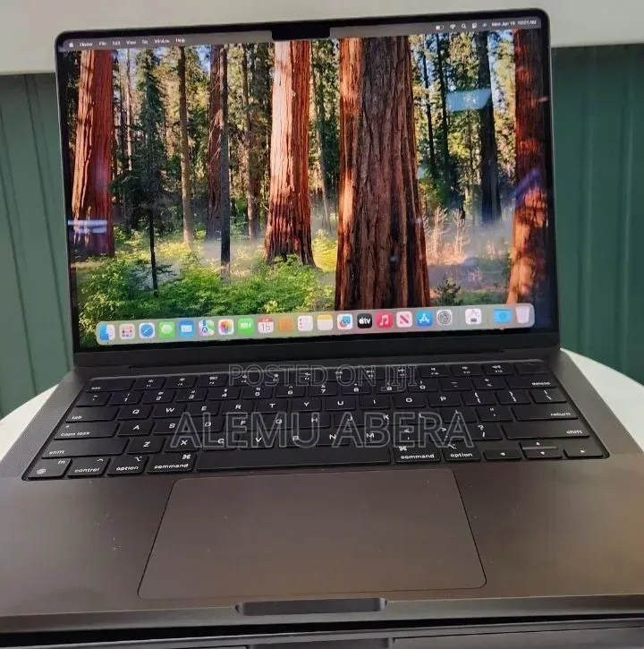 New Laptop Apple MacBook Pro 2023 M3 Pro 18GB SSD 512GB