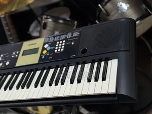 Yamaha PSR Ypt 220 Piano Keyboard