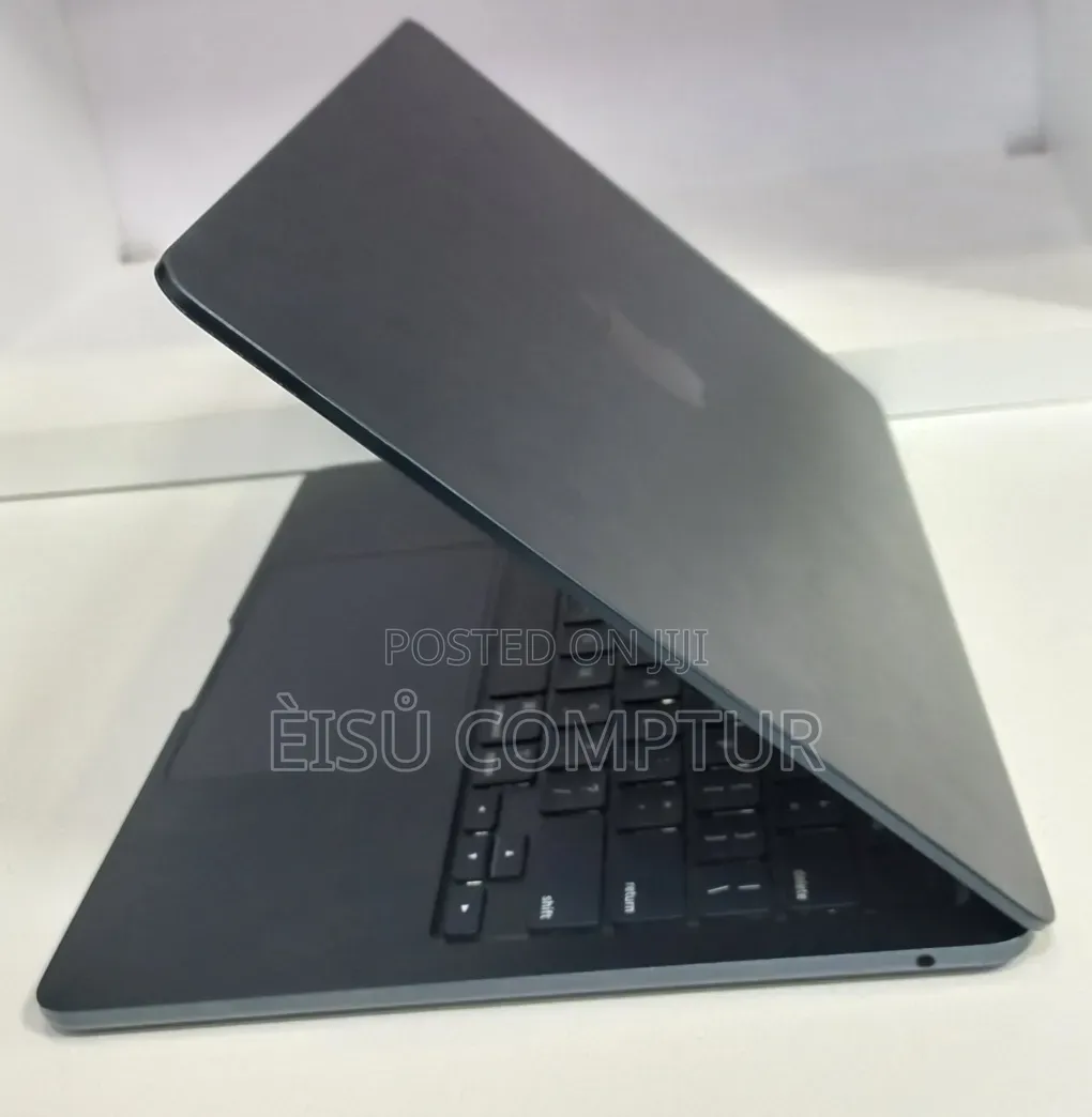 New Laptop Apple MacBook Air 2022 M2 8GB Apple M2 SSD 256GB