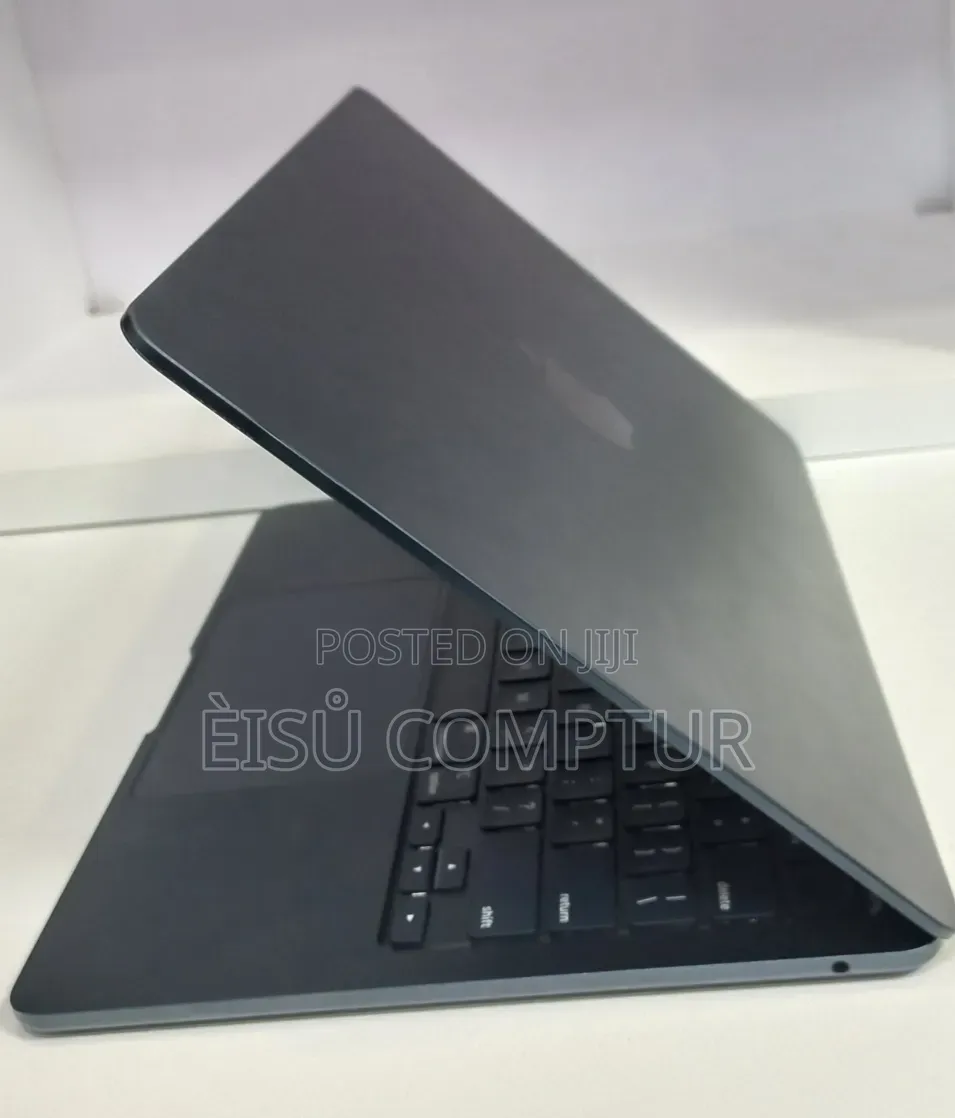 New Laptop Apple MacBook Air 2022 M2 8GB Apple M2 SSD 256GB
