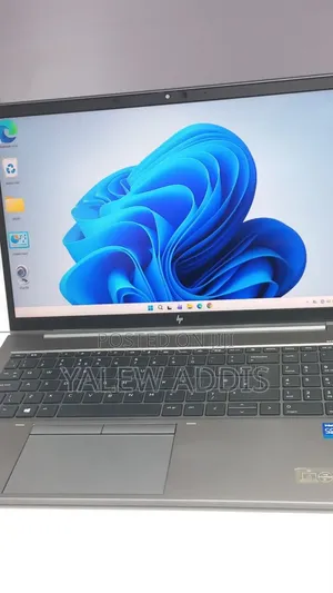 New Laptop HP ZBook Firefly G8 16GB Intel Core i7 SSD 512GB