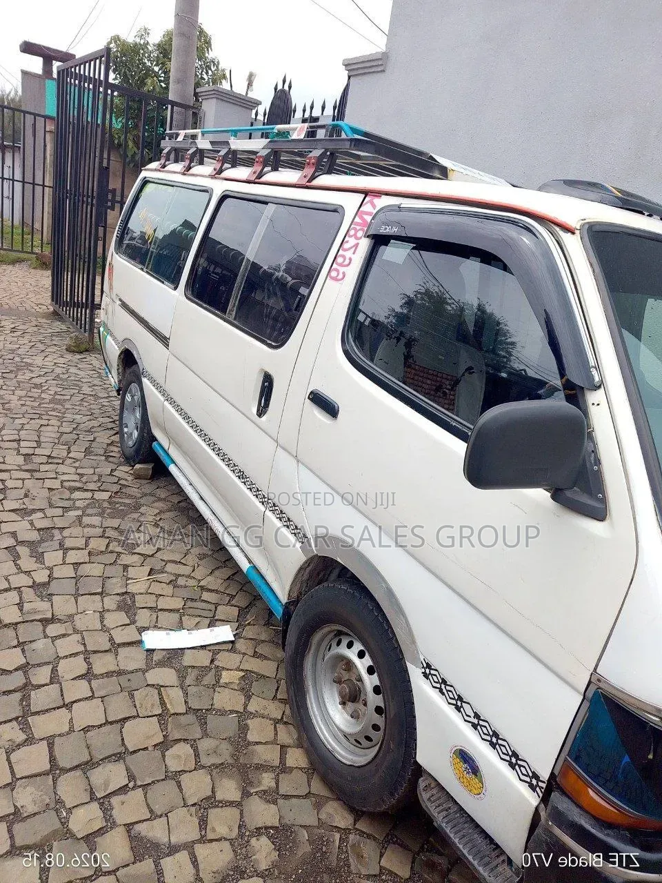 Toyota HiAce 2004 White