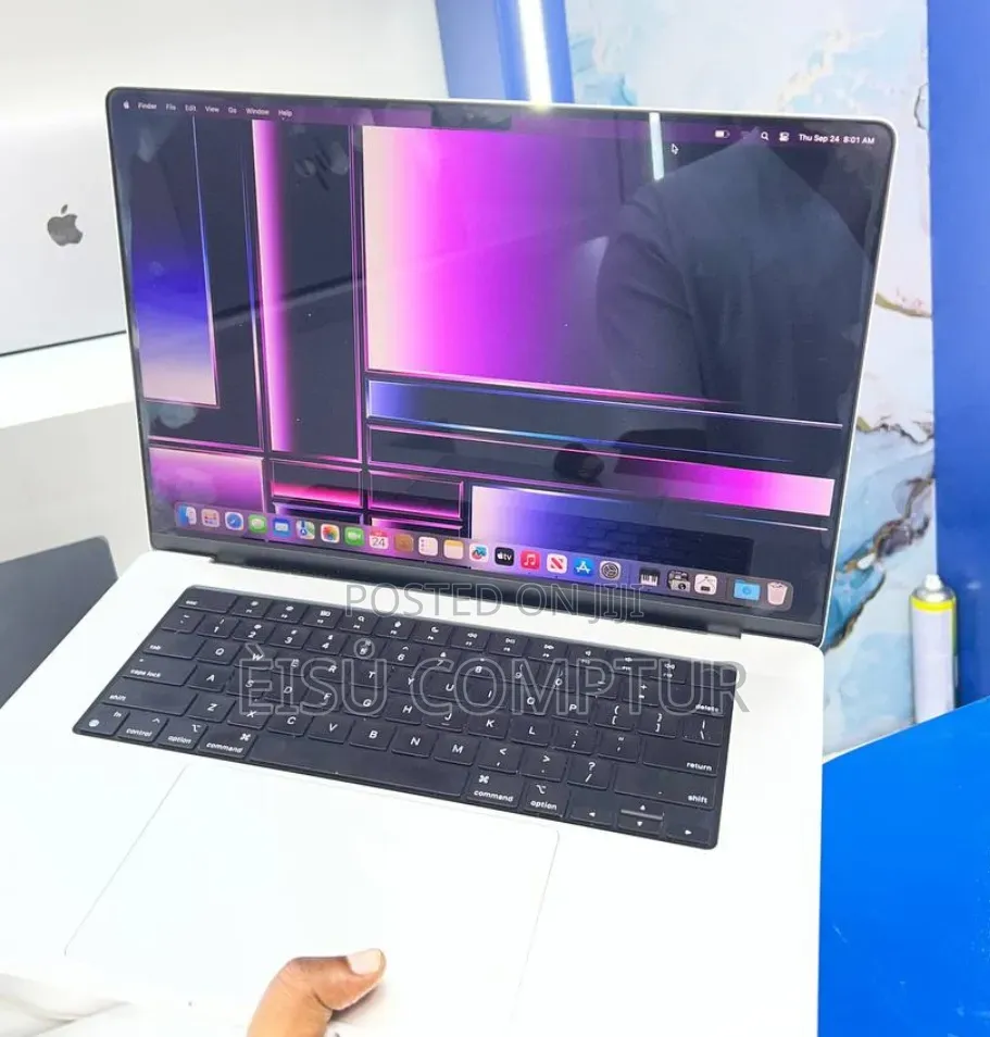 New Laptop Apple MacBook Pro 2020 M1 16GB Apple M1 Pro SSD 512GB