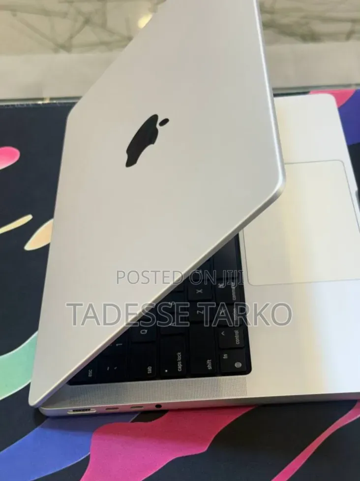 New Laptop Apple MacBook Pro 2021 M1 16GB Apple M1 Pro SSD 512GB
