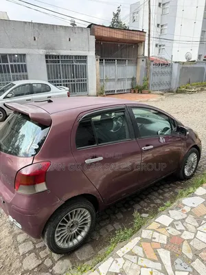 Toyota Yaris Base Hatchback 5dr 2010 Burgundy