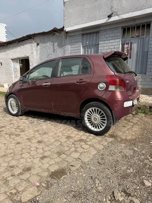 Toyota Yaris Base Hatchback 5dr 2010 Burgundy