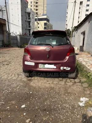 Toyota Yaris Base Hatchback 5dr 2010 Burgundy