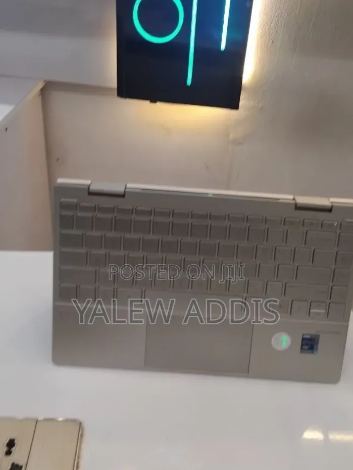 New Laptop HP Envy x360 8GB Intel Core i7 SSD 512GB