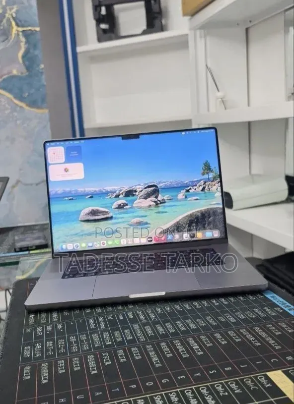 New Laptop Apple MacBook Pro 2021 M1 32GB Apple M1 Pro SSD 1T