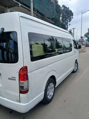 Toyota HiAce 2017 White