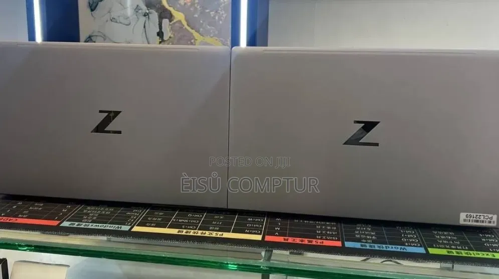 New Laptop HP ZBook Firefly G8 16GB Intel Core i7 SSD 512GB