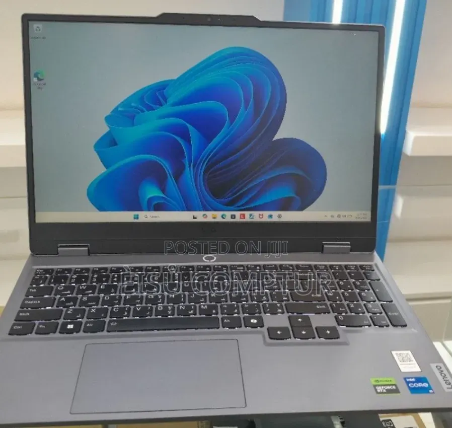 New Laptop Lenovo LOQ 15AHP10 12GB Intel Core i5 SSD 512GB