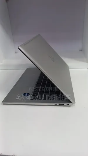 New Laptop HP EliteBook 830 G9 16GB Intel Core i5 SSD 512GB