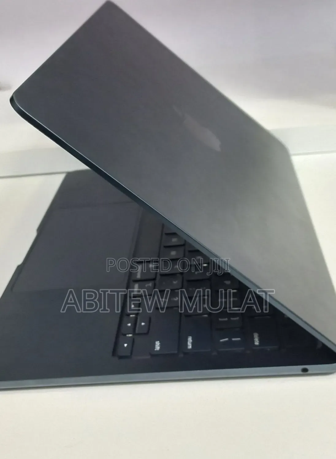 New Laptop Apple MacBook Air 2022 M2 8GB Apple M1 SSD 256GB
