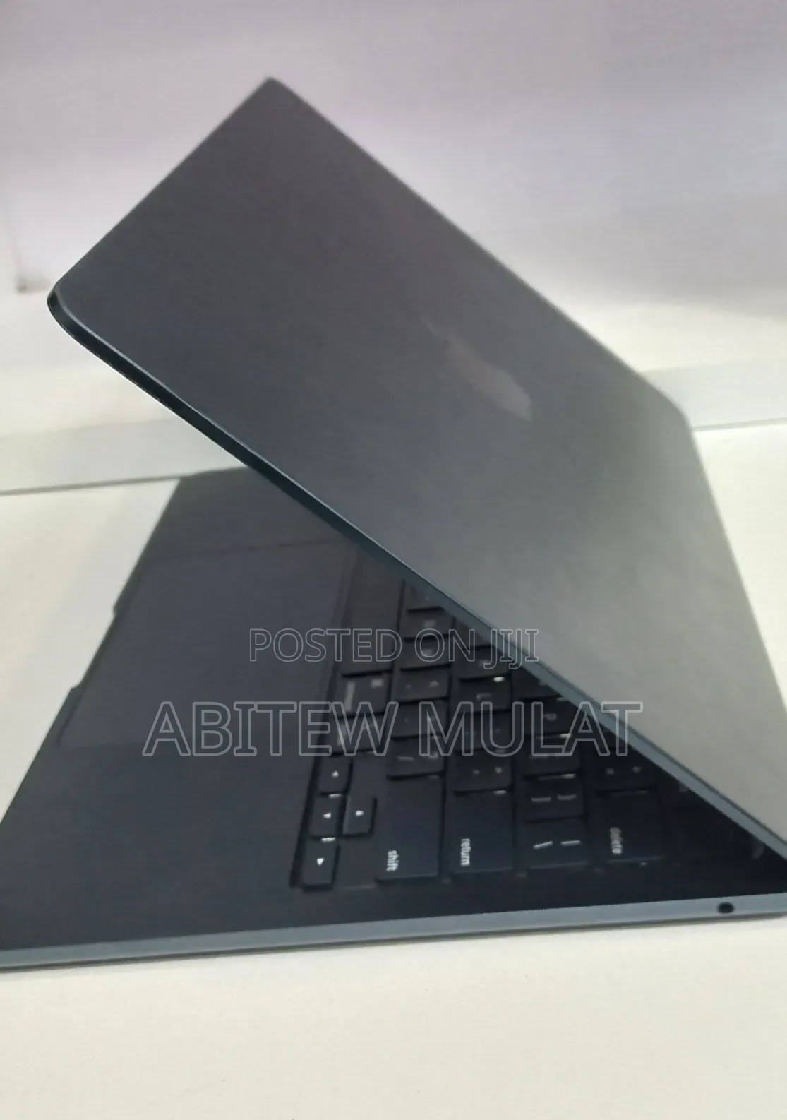 New Laptop Apple MacBook Air 2022 M2 8GB Apple M1 SSD 256GB