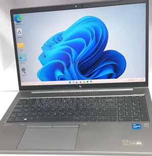 New Laptop HP ZBook Firefly G8 16GB Intel Core i7 SSD 512GB