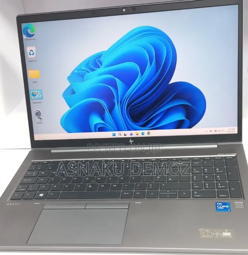 New Laptop HP ZBook Firefly G8 16GB Intel Core i7 SSD 512GB