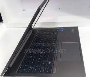 New Laptop HP ZBook Firefly G8 16GB Intel Core i7 SSD 512GB